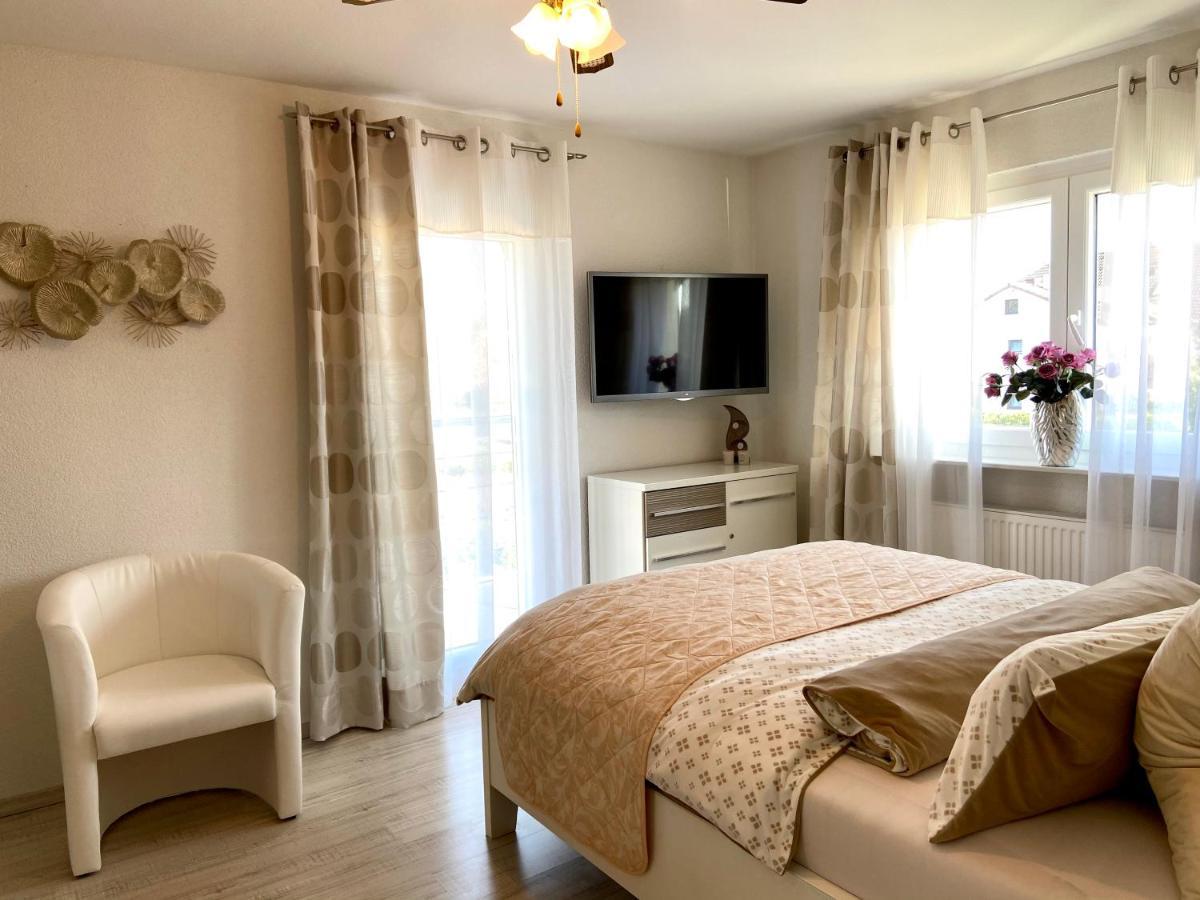 Ferienwohnung Kuhn Етенхайм Екстериор снимка